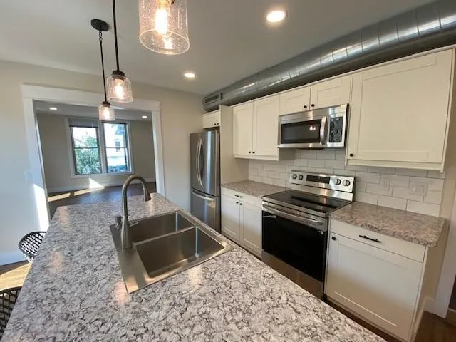 $1,650 | 107 East Main Street, Mount Horeb, WI 53572