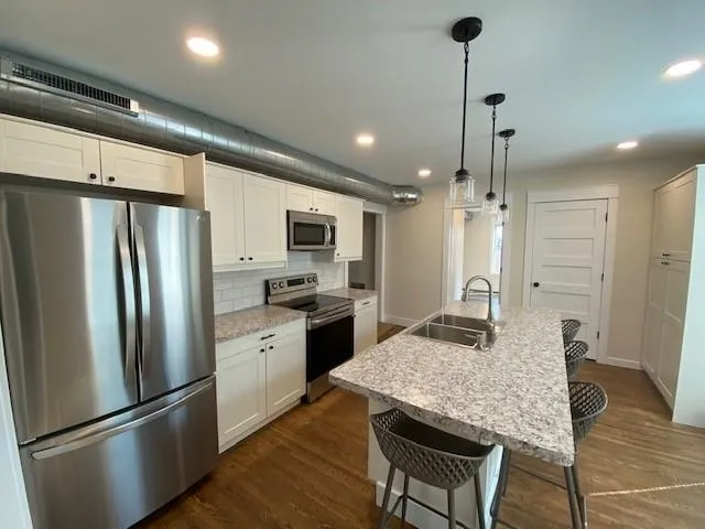 $1,650 | 107 East Main Street, Mount Horeb, WI 53572