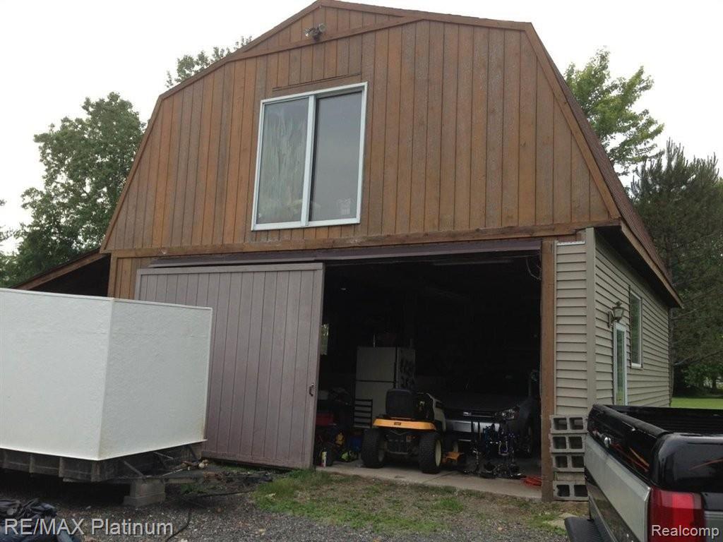5563 Layton Road Fowlerville, MI 48836 - Photo 3 of 25 Barn.jpg