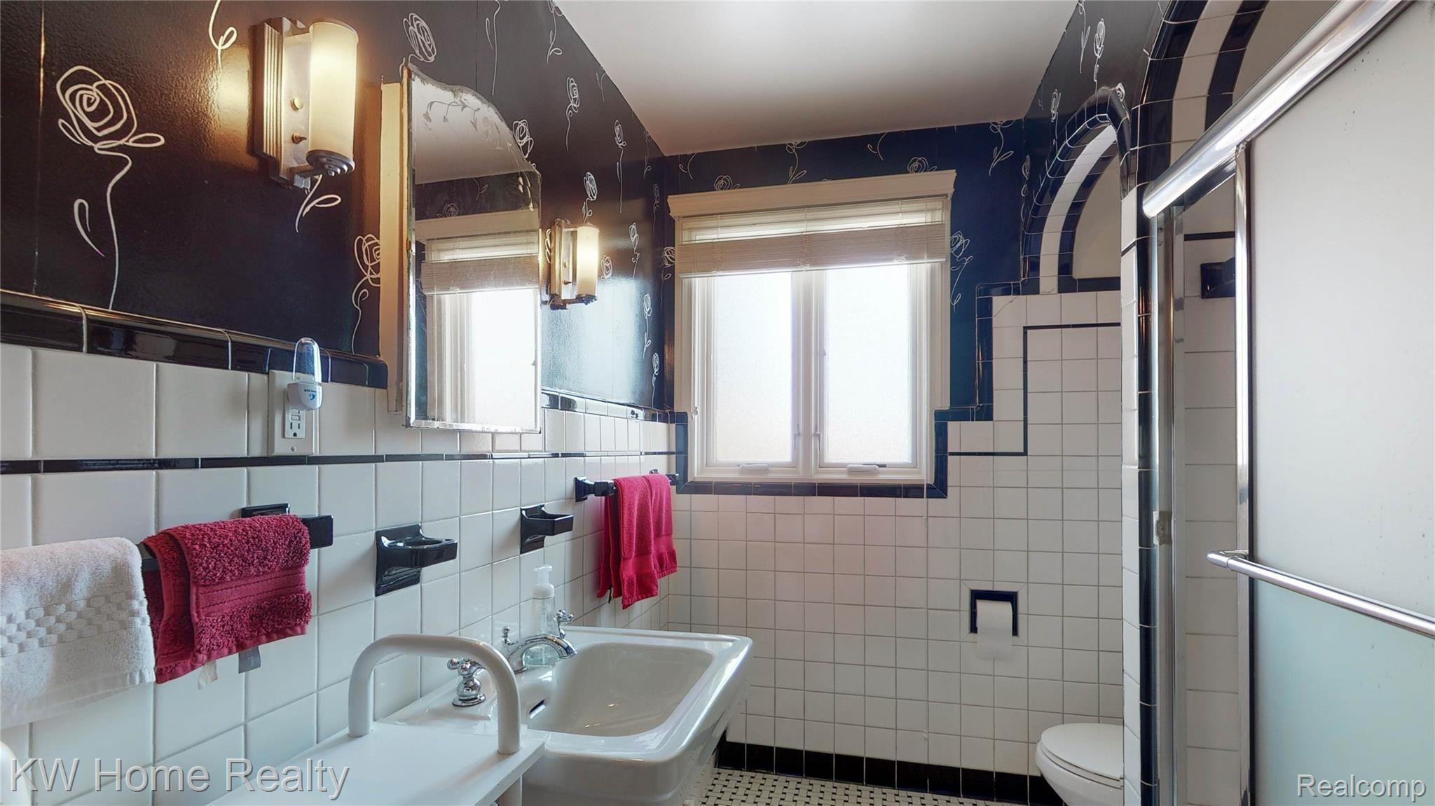 1146 Yorkshire Road Grosse Pointe, MI 48230 - Photo 32 of 39 int-24.jpg-FULL
