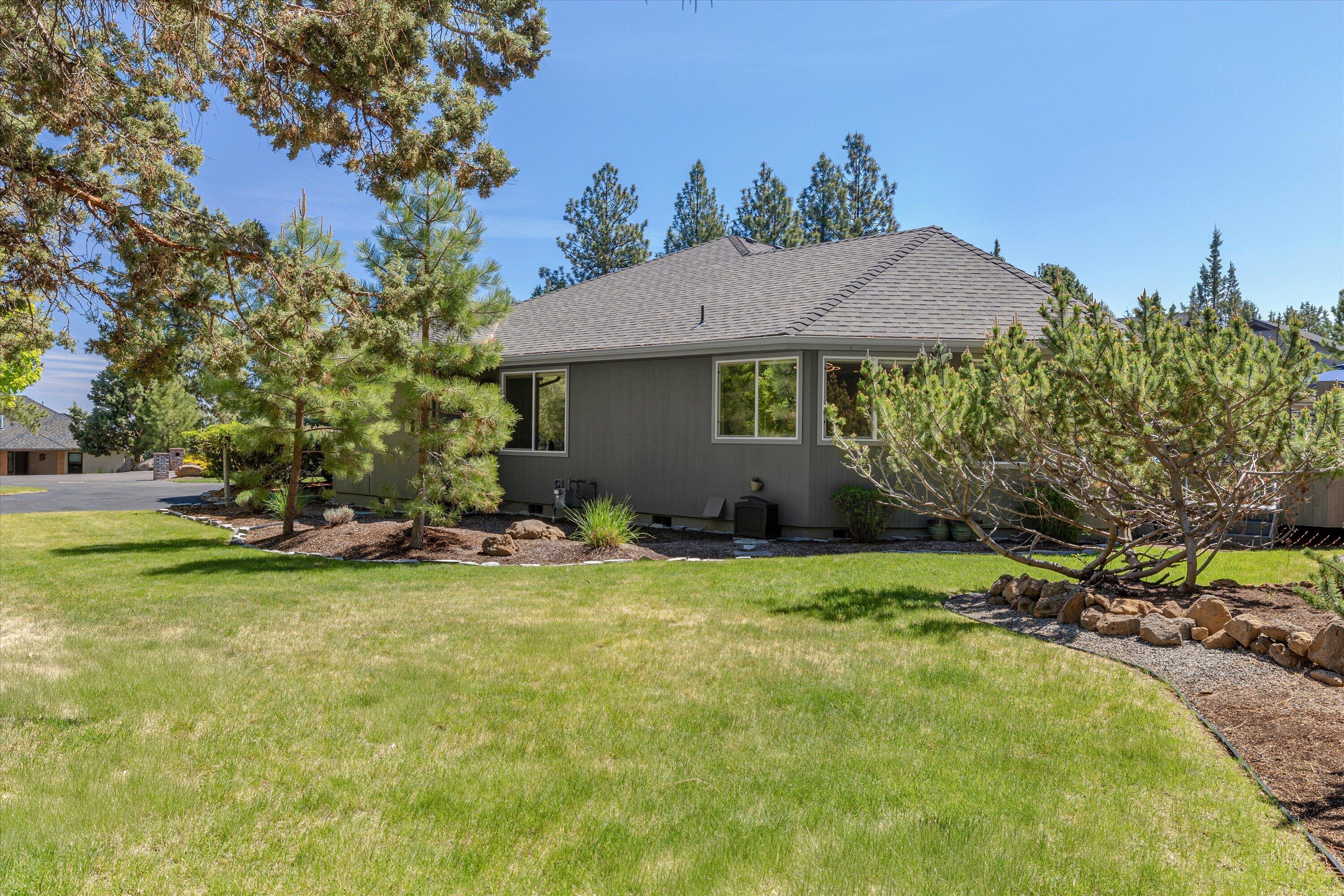 3795 Northwest Summerfield Road Bend, OR 97703 - Photo 41 of 50