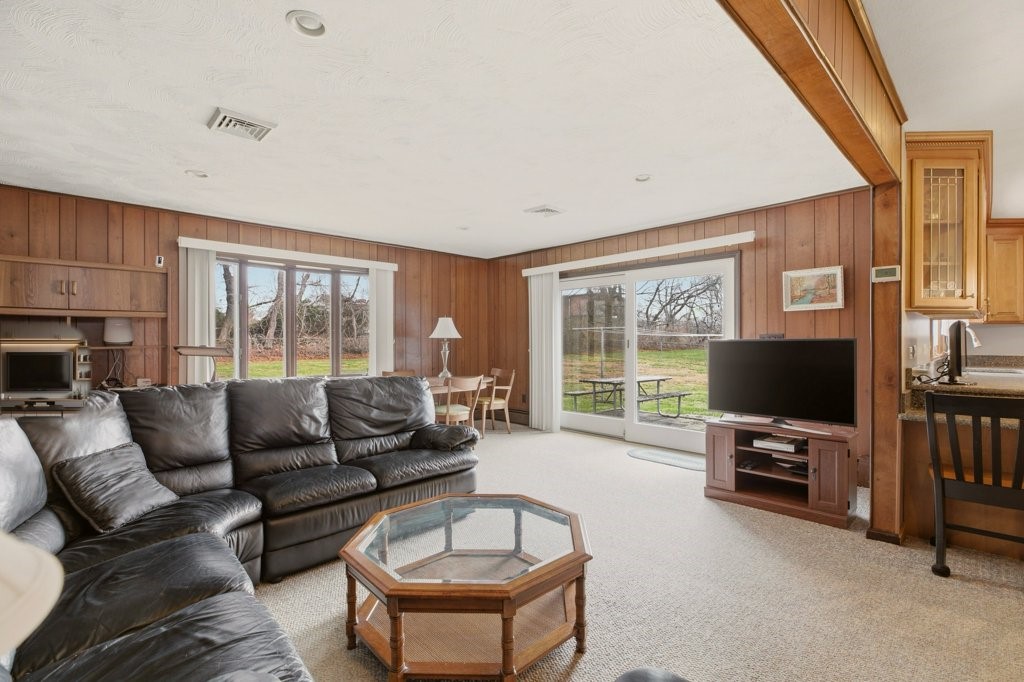 8 Wabasso Terrace Middletown, RI 02842 - Photo 14 of 41