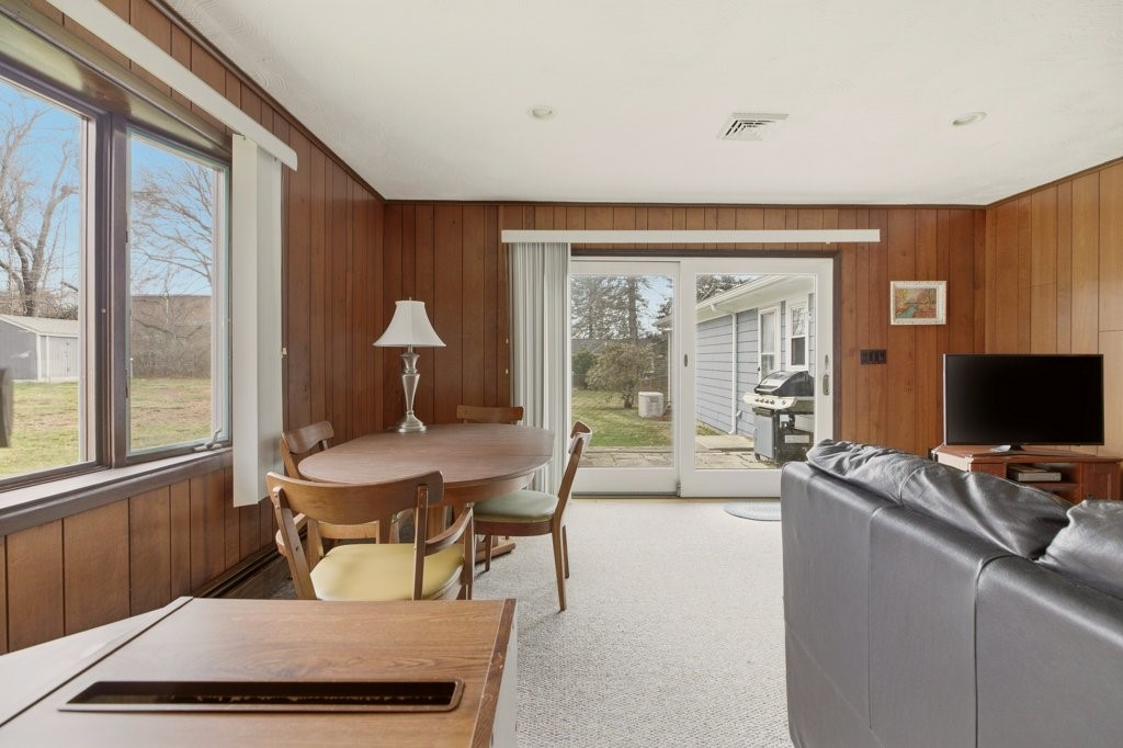 8 Wabasso Terrace Middletown, RI 02842 - Photo 15 of 41 family Room