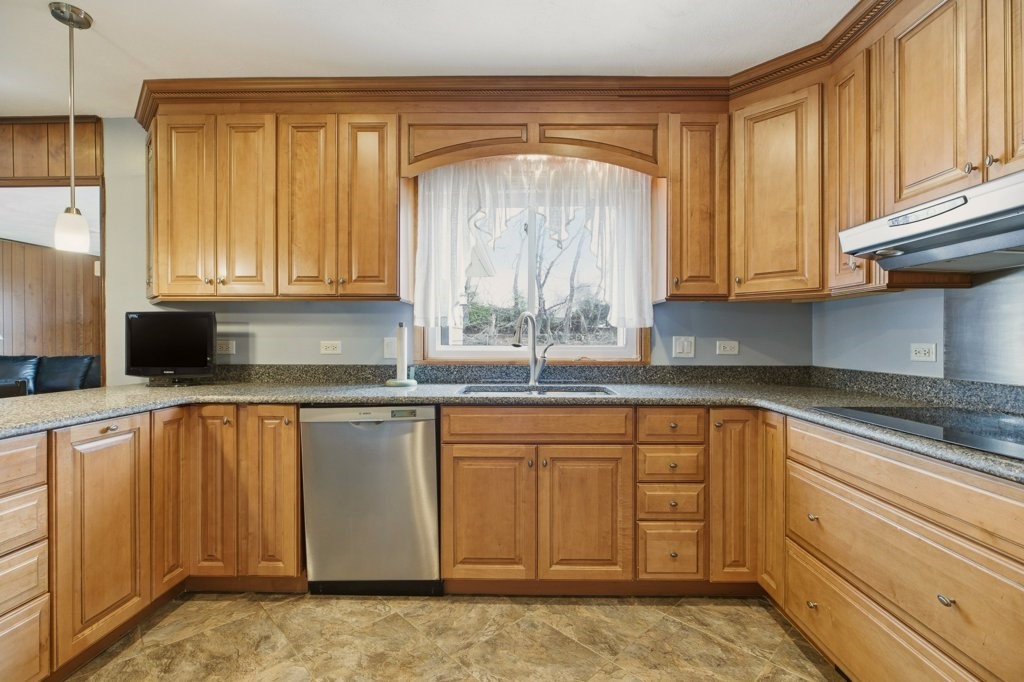 8 Wabasso Terrace Middletown, RI 02842 - Photo 18 of 41 Kitchen