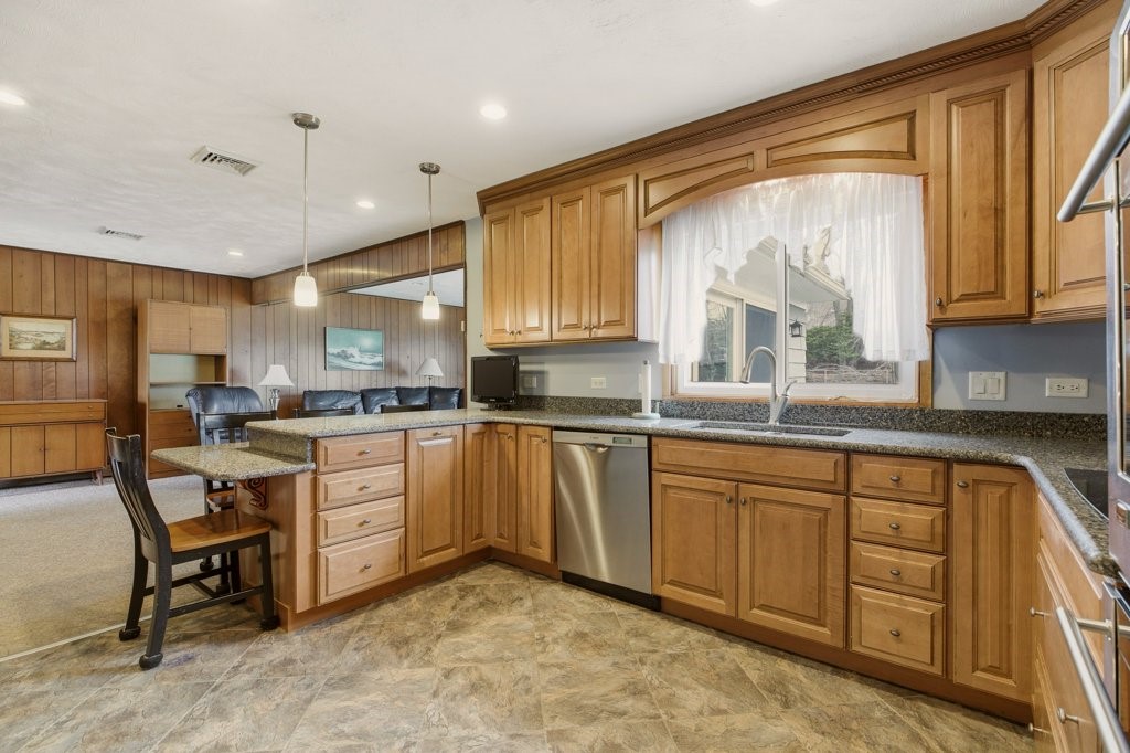 8 Wabasso Terrace Middletown, RI 02842 - Photo 19 of 41 Kitchen
