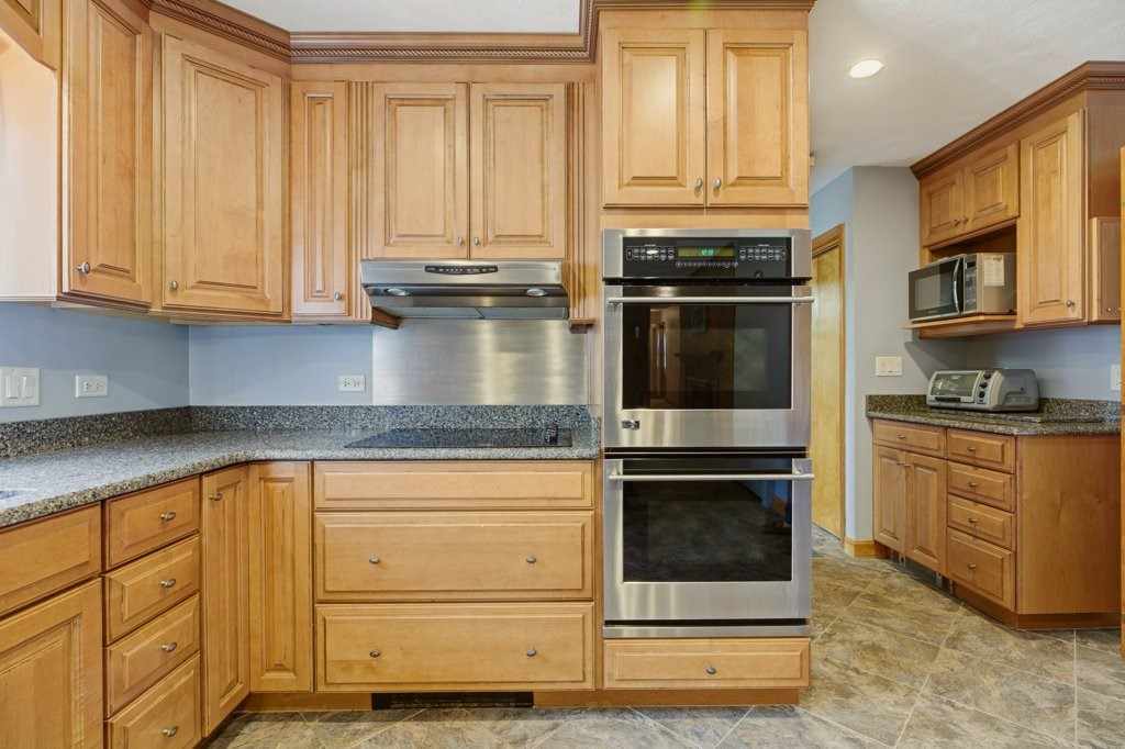 8 Wabasso Terrace Middletown, RI 02842 - Photo 20 of 41 Kitchen