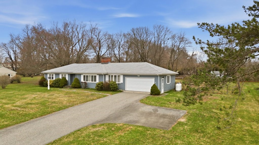 8 Wabasso Terrace Middletown, RI 02842 - Photo 2 of 41 Front