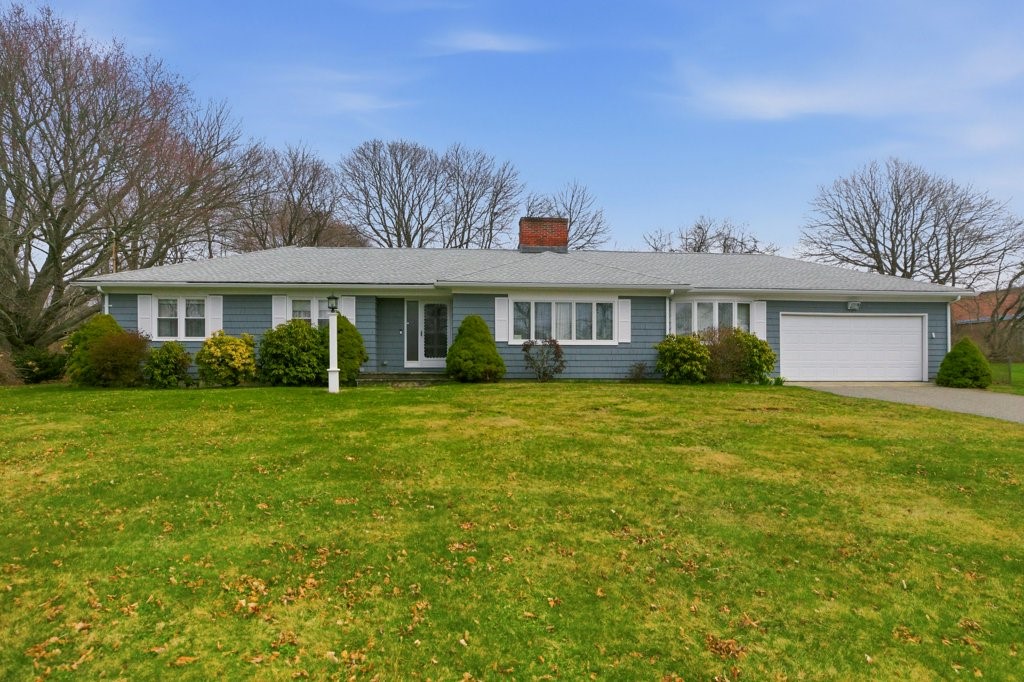 8 Wabasso Terrace Middletown, RI 02842 - Photo 3 of 41 Front