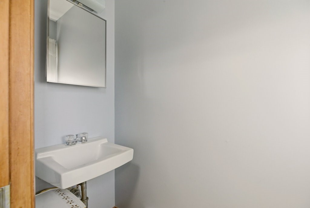 8 Wabasso Terrace Middletown, RI 02842 - Photo 32 of 41 1/2 Bath