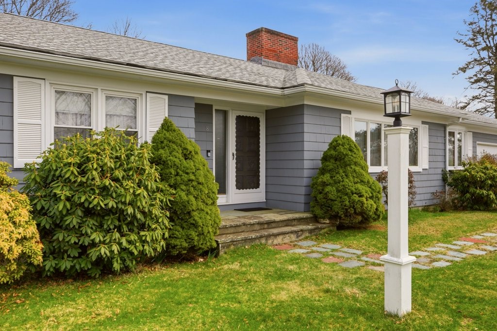 8 Wabasso Terrace Middletown, RI 02842 - Photo 4 of 41 Front