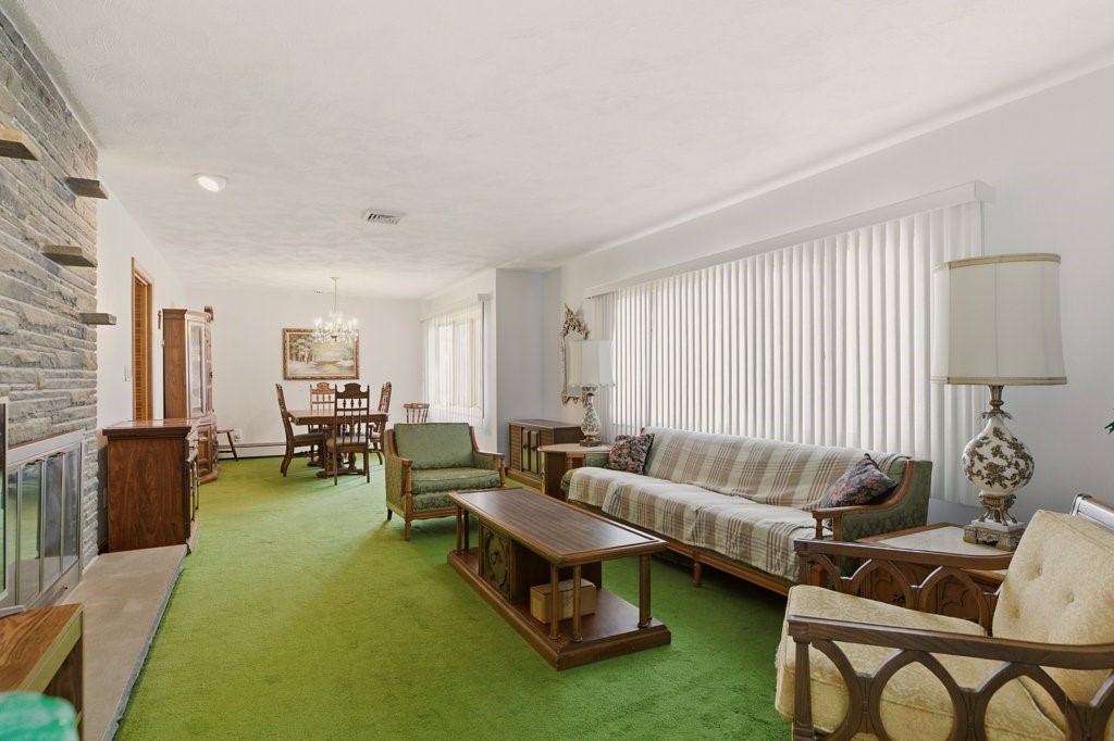 8 Wabasso Terrace Middletown, RI 02842 - Photo 6 of 41 Living Room