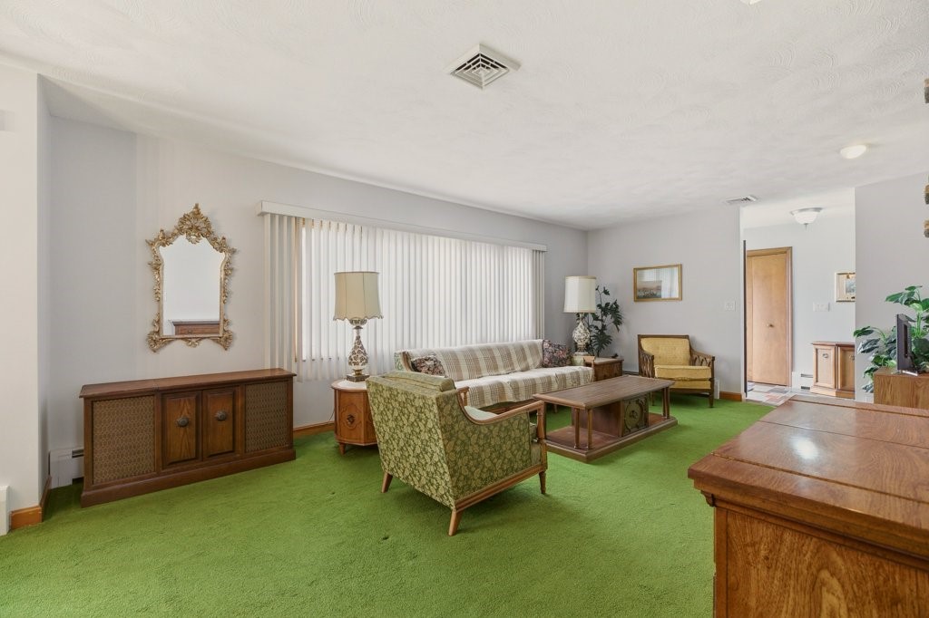 8 Wabasso Terrace Middletown, RI 02842 - Photo 10 of 41 Living Room