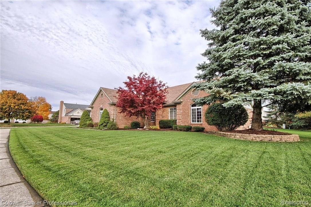 45718 Radnor Road Canton, MI 48187 - Photo 2 of 33 Large Yard!
