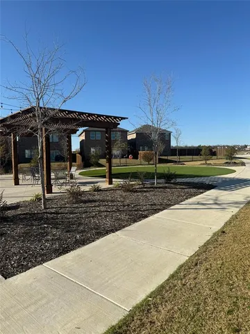 a view of a house with backyard and a garden
