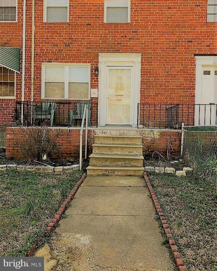 4105 Glenhunt Road Baltimore, MD 21229 - Photo 2 of 30 Exterior (Front)