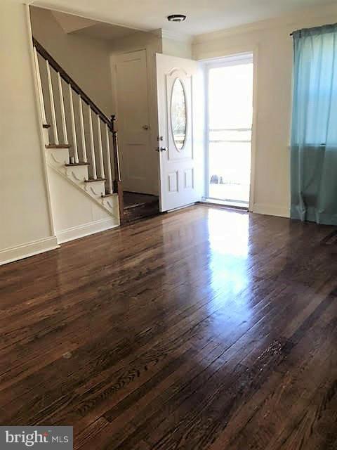 4105 Glenhunt Road Baltimore, MD 21229 - Photo 6 of 30 Living Room