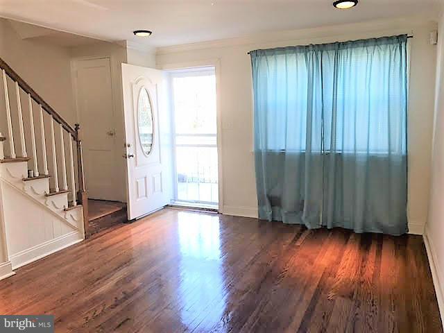 4105 Glenhunt Road Baltimore, MD 21229 - Photo 7 of 30 Living Room