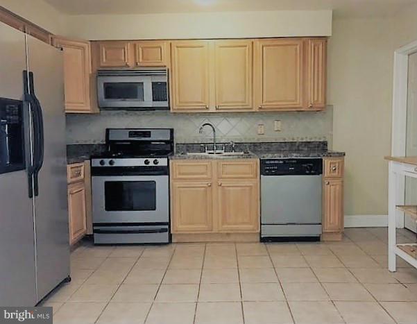 4105 Glenhunt Road Baltimore, MD 21229 - Photo 9 of 30 Kitchen