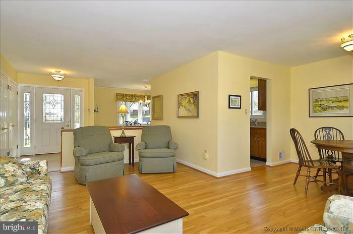 4103 Fogel Lane Silver Spring, MD 20906 - Photo 7 of 28 Living Room
