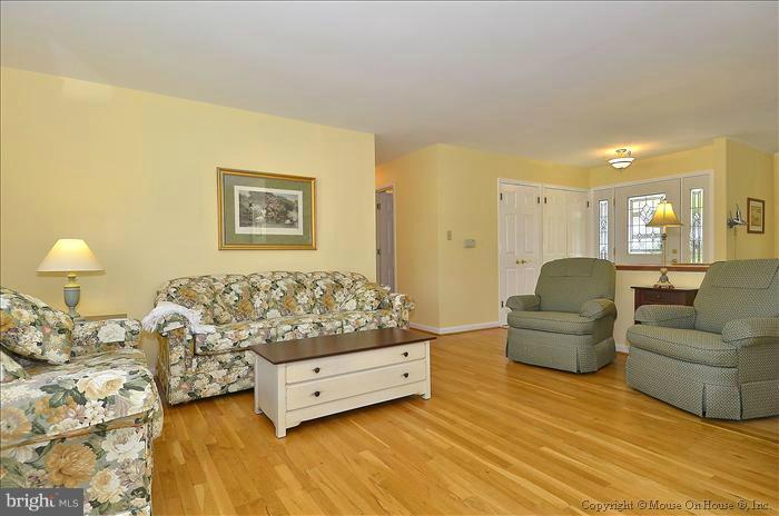 4103 Fogel Lane Silver Spring, MD 20906 - Photo 8 of 28 Living Room