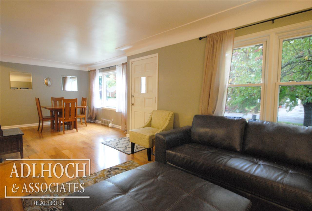 354 Kerby Road Grosse Pointe, MI 48236 - Photo 6 of 19 Living Room