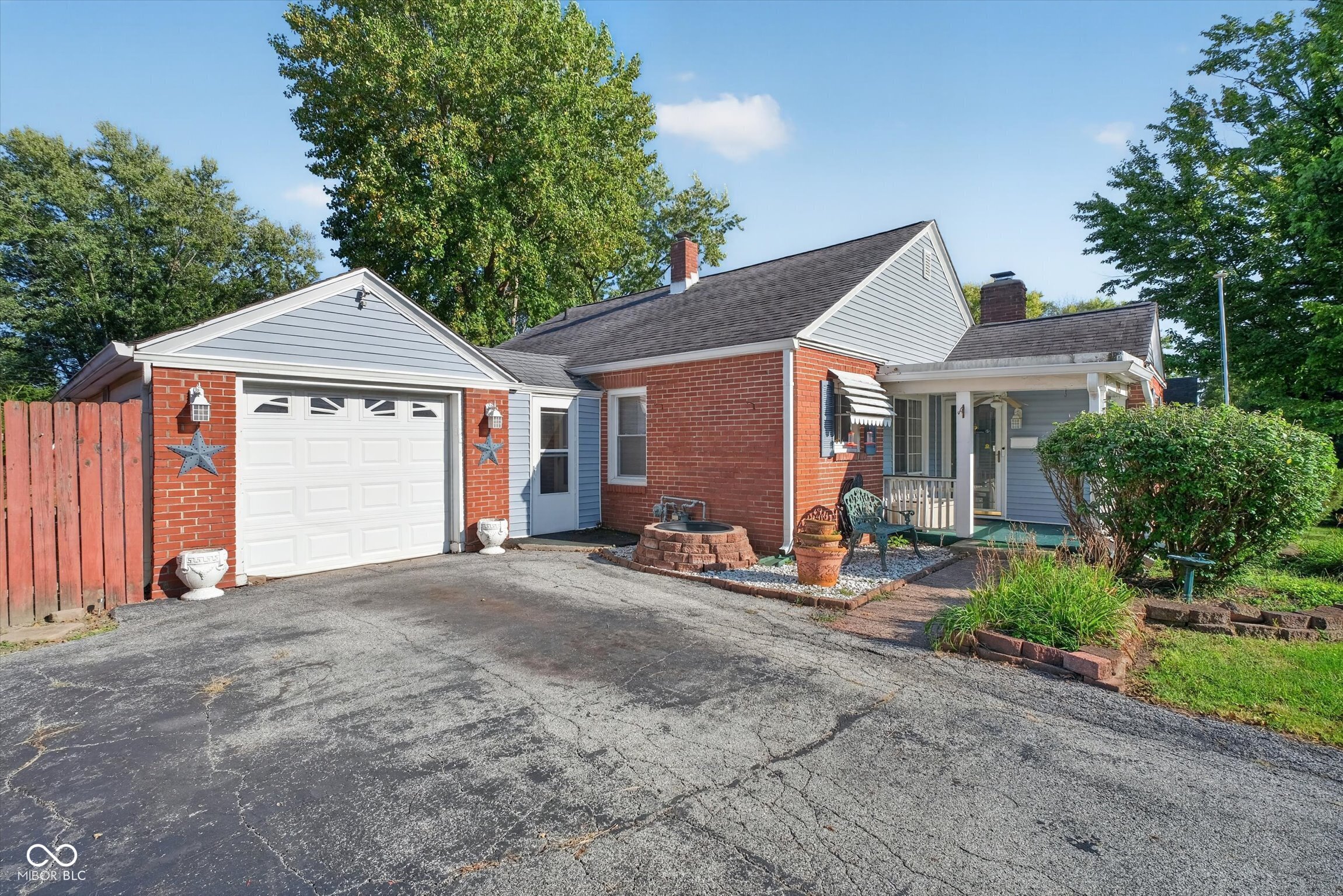 345 Burbank Road Indianapolis, IN 46219 - Photo 3 of 28 Gallery Image 3