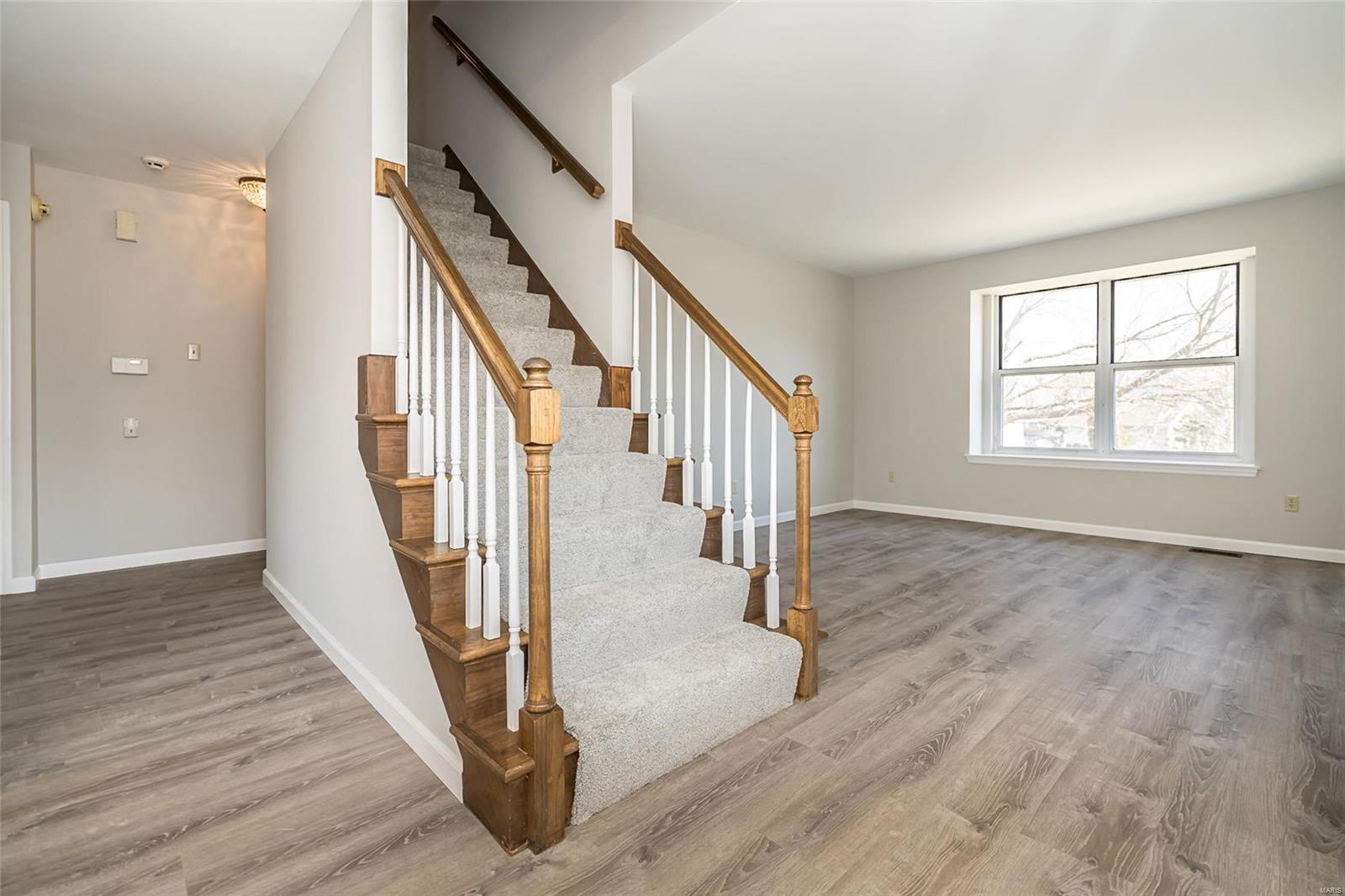15707 Potter Ridge Drive Chesterfield, MO 63017 - Photo 3 of 42 Gallery Image 3