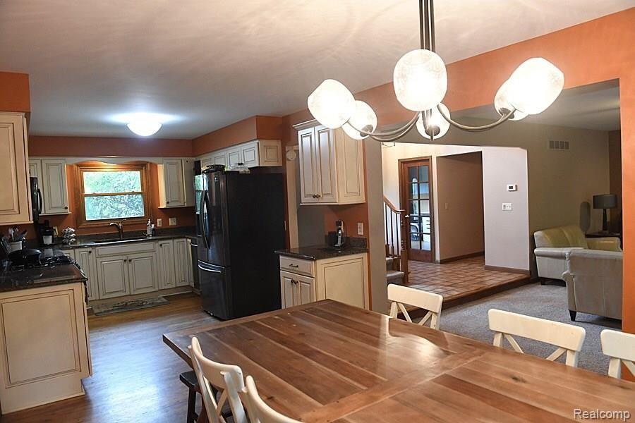 689 Ten Point Drive Rochester Hills, MI 48309 - Photo 23 of 70