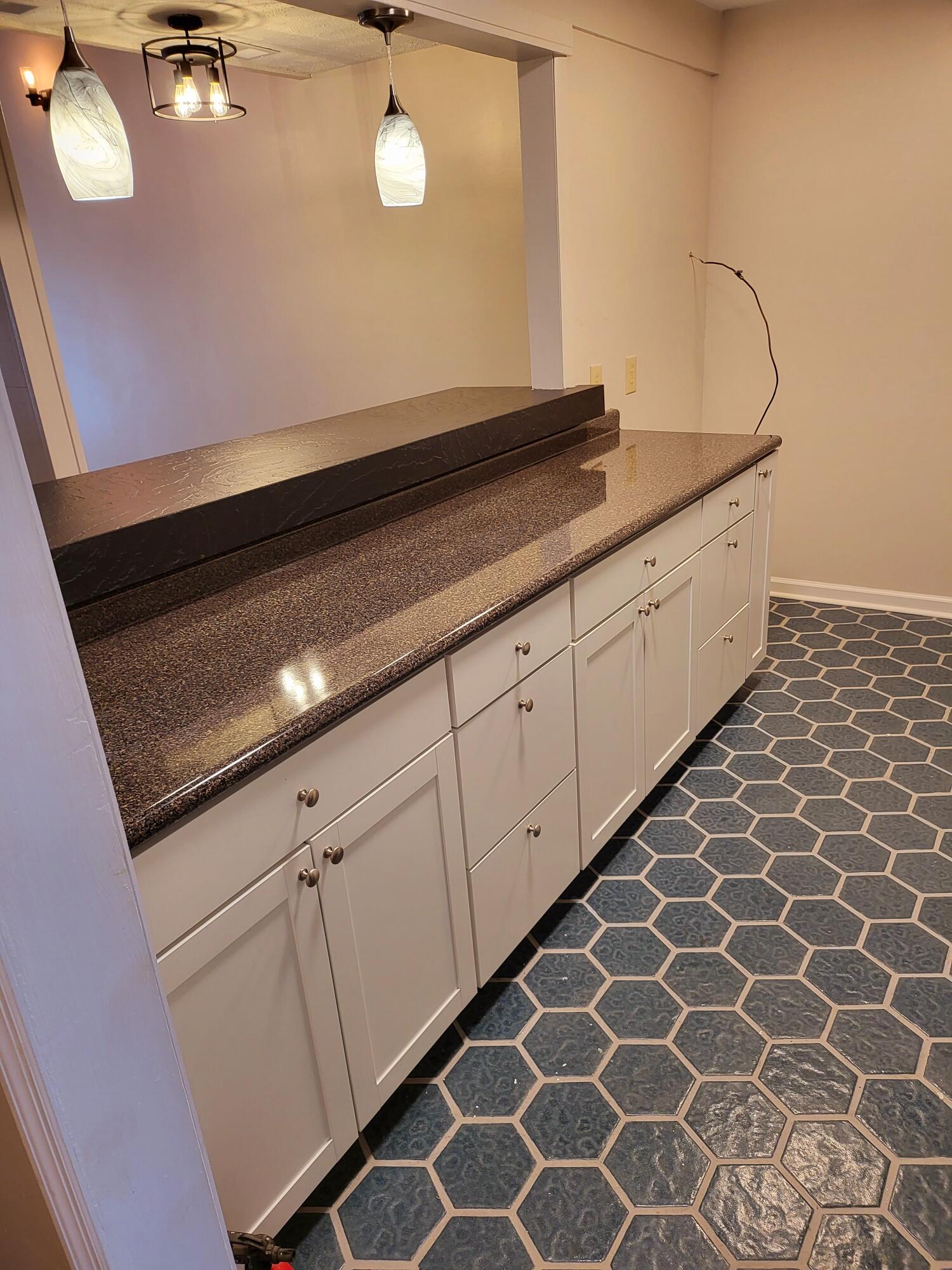 780 Hamilton Road, Unit C4 Blountville, TN 37617 - Photo 9 of 15 hamilton kitchen