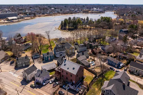 $819,000 | 348 Maplewood Avenue, Unit 4, Portsmouth, NH 03801