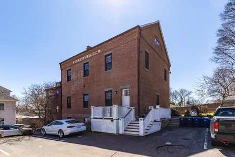 $819,000 | 348 Maplewood Avenue, Unit 4, Portsmouth, NH 03801