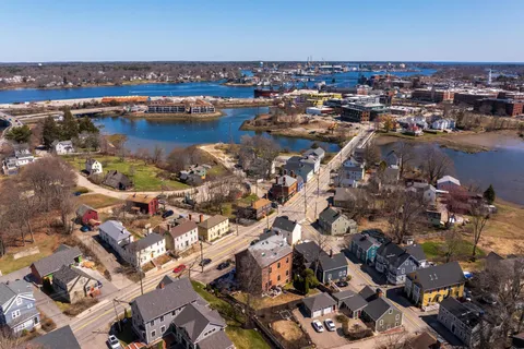 $819,000 | 348 Maplewood Avenue, Unit 4, Portsmouth, NH 03801