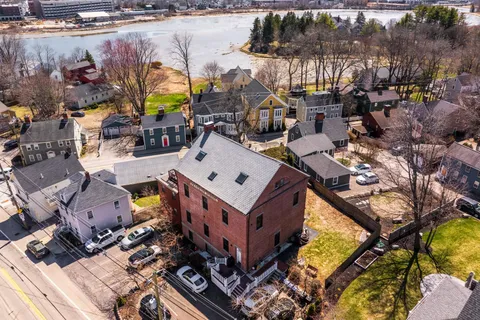 $819,000 | 348 Maplewood Avenue, Unit 4, Portsmouth, NH 03801