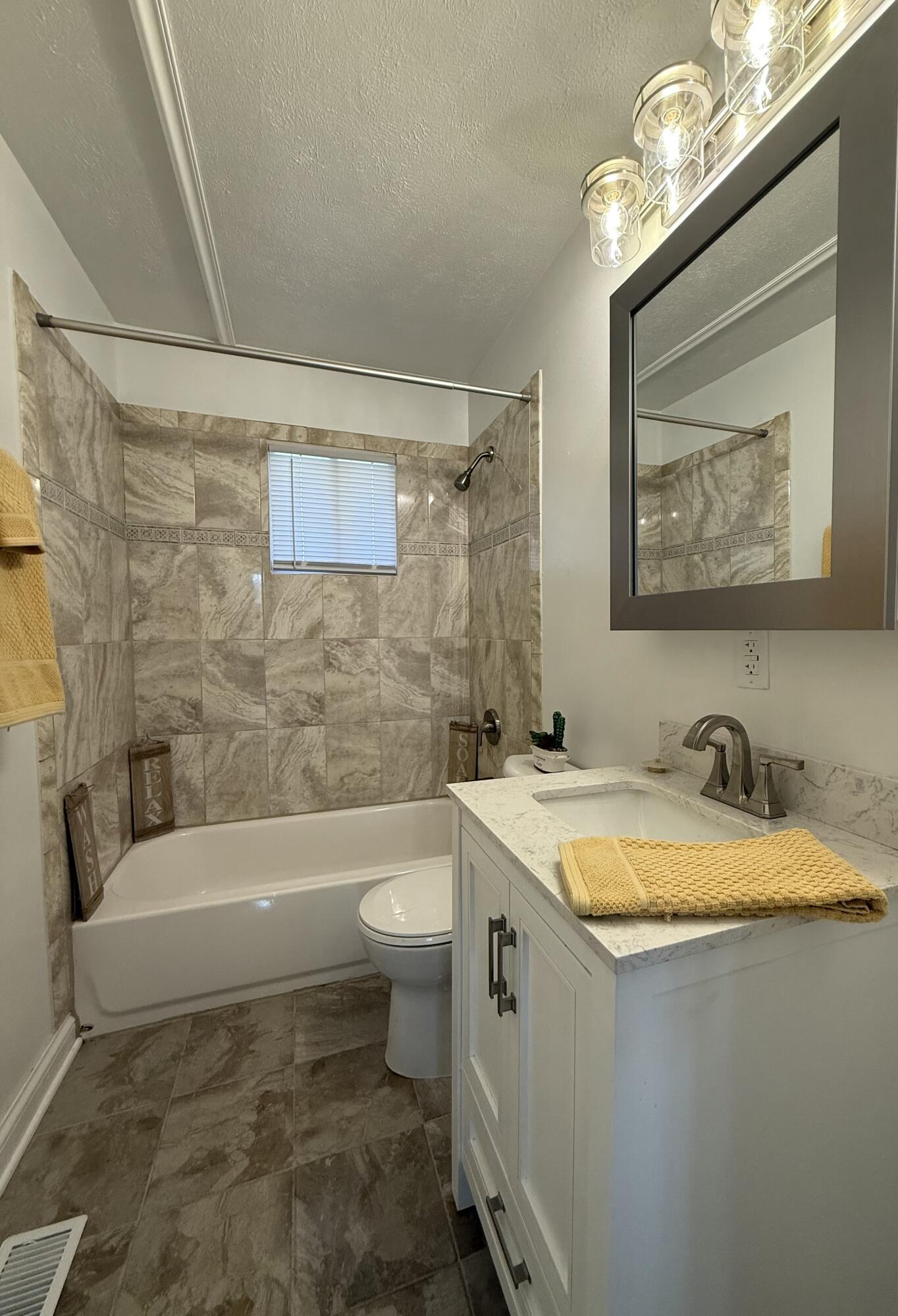 841 Pierce Street Gary, IN 46402 - Photo 9 of 16 1364x2000