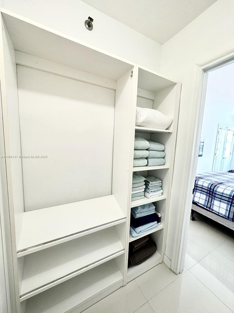 100 Lincoln Road, Unit 1406 Miami Beach, FL 33139 - Photo 14 of 14 a bathroom with a bathtub