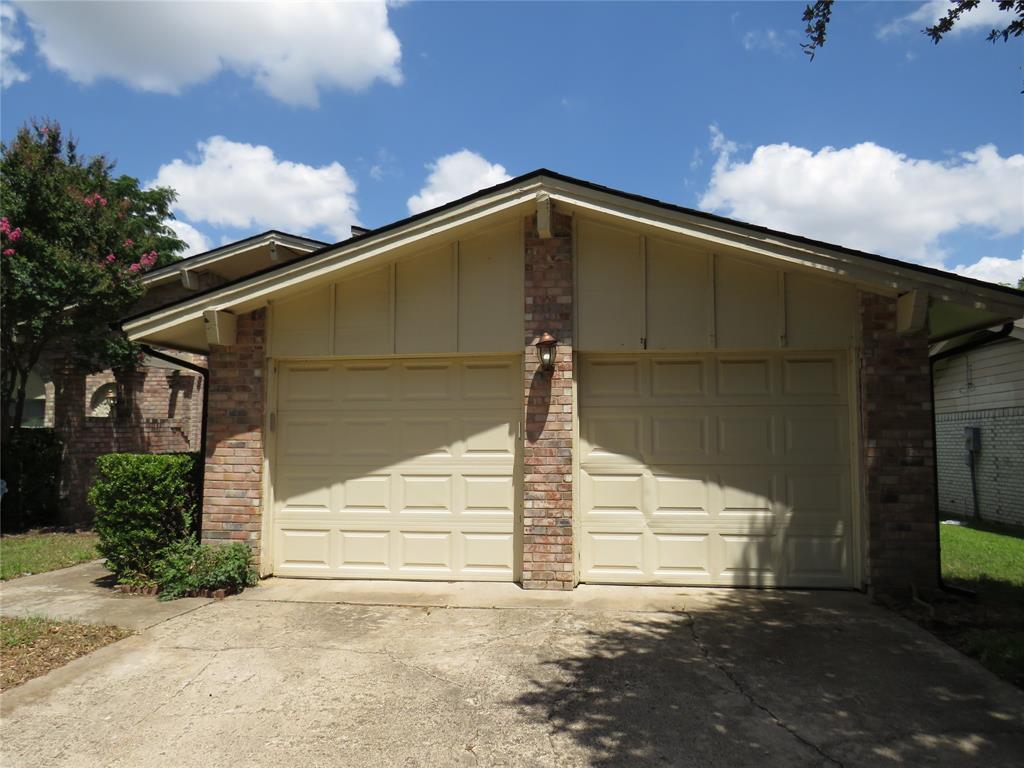 3308 Spring Valley Drive Bedford, TX 76021 - Photo 2 of 34