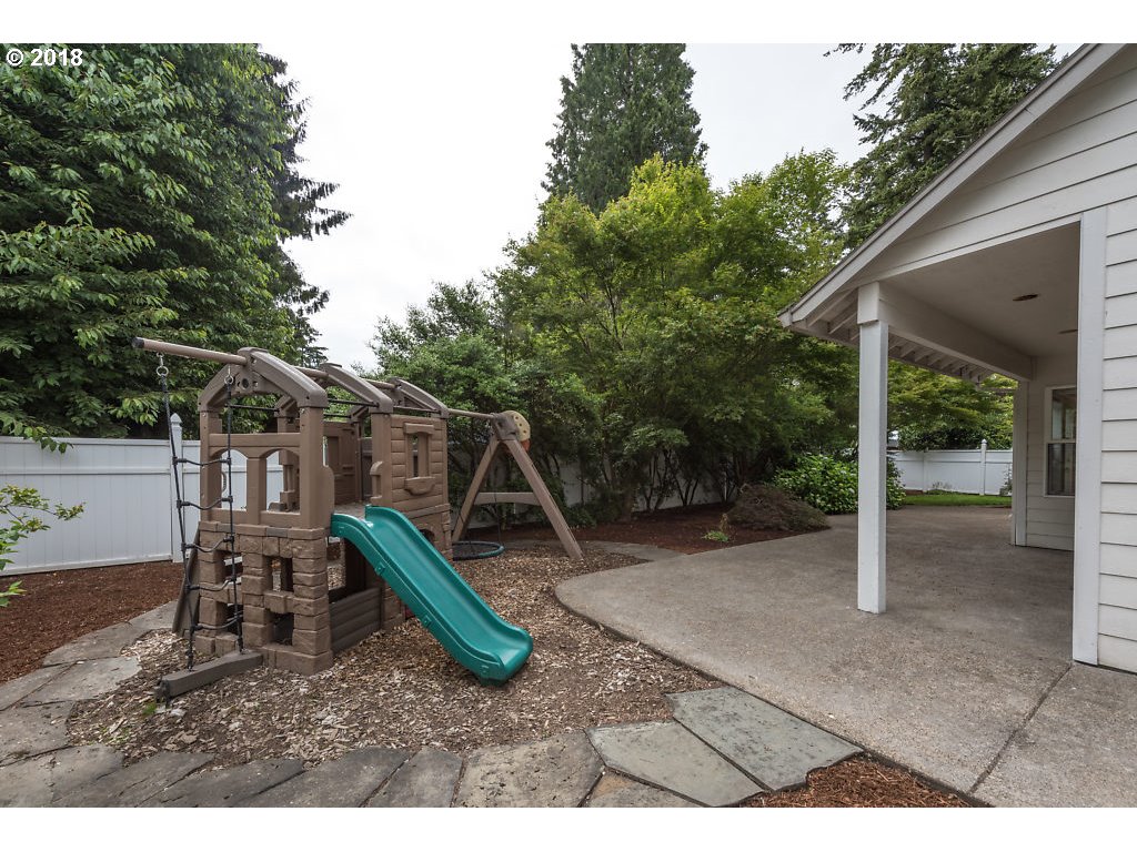 7571 Southwest Mapleleaf Street Portland, OR 97223 - Photo 29 of 32
