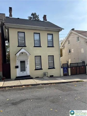 $2,300 | 413 Pawnee Street, Bethlehem, PA 18015