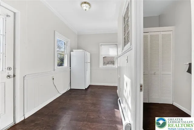 a view of entryway with white walls