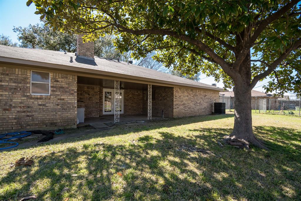 9190 Orbiter Circle Dallas, TX 75243 - Photo 5 of 25