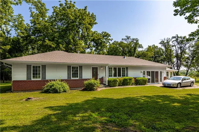 $560,000 | 704 Southeast 30th Street, Oak Grove, MO 64075