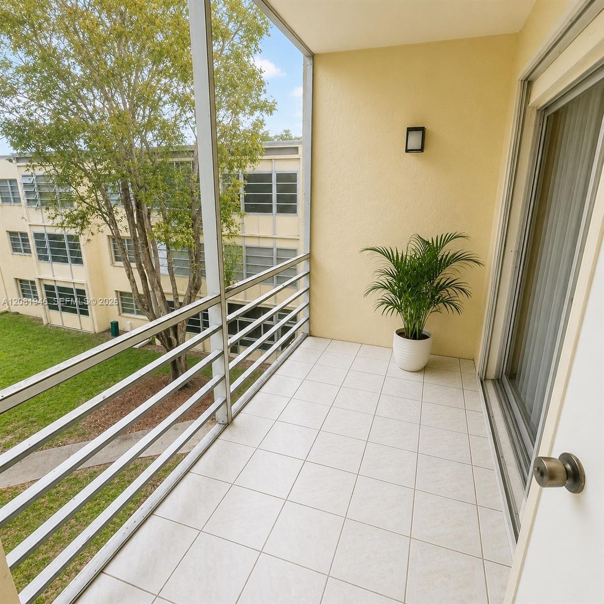 301 Cambridge Road, Unit 306 Hollywood, FL 33024 - Photo 12 of 18 Gallery Image 12