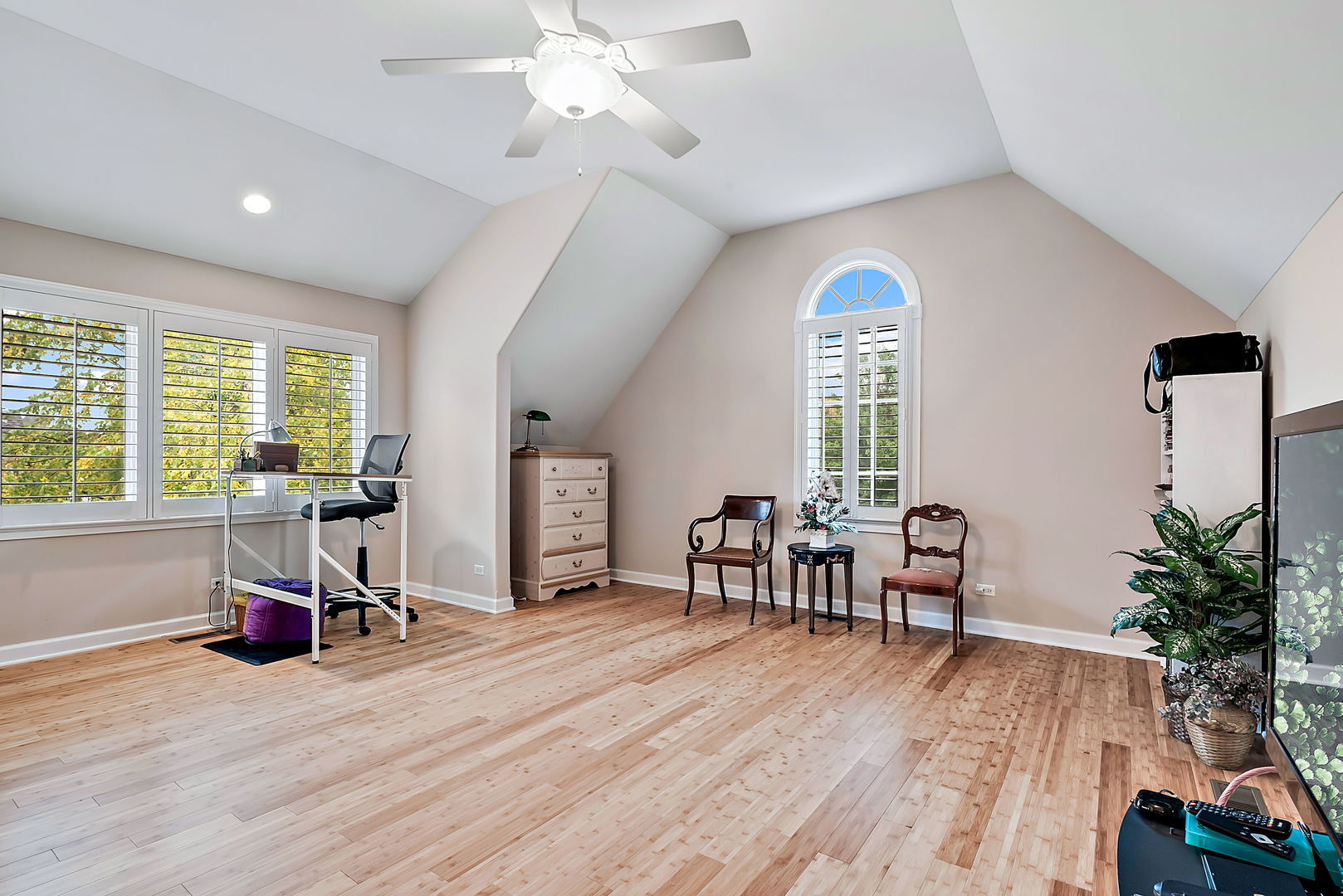 36 Ford Lane Naperville, IL 60565 - Photo 28 of 42 a view of a livingroom with furniture and a window