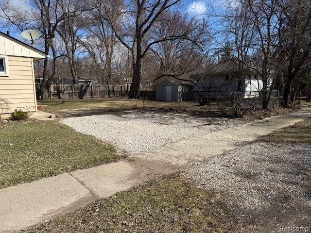 3160 Frembes Road Waterford, MI 48329 - Photo 4 of 24 Gallery Image 4