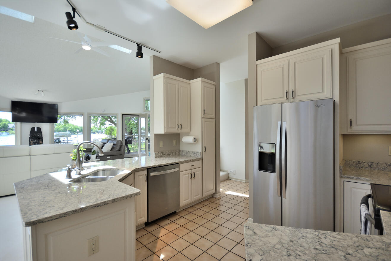W339-n5275 Rd O Merton, WI 53058 - Photo 10 of 24 4.1 Kitchen View #2
