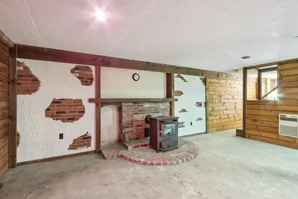 a view of livingroom with furniture