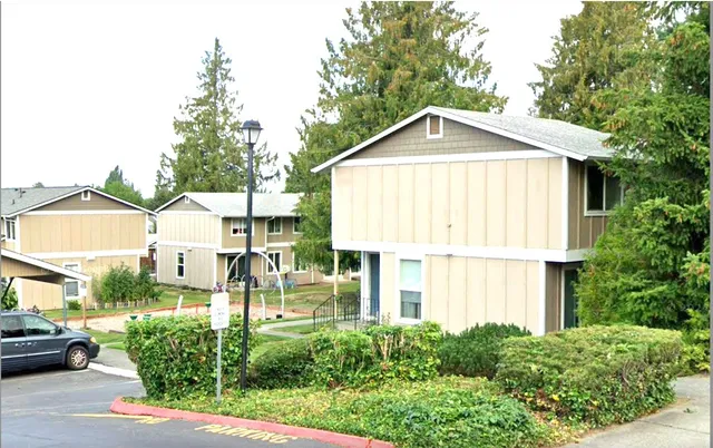 a view of a house with yard and plants