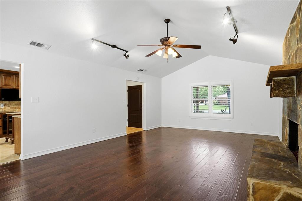 1319 Chestnut Road Mansfield, TX 76063 - Photo 6 of 25 Gallery Image 6