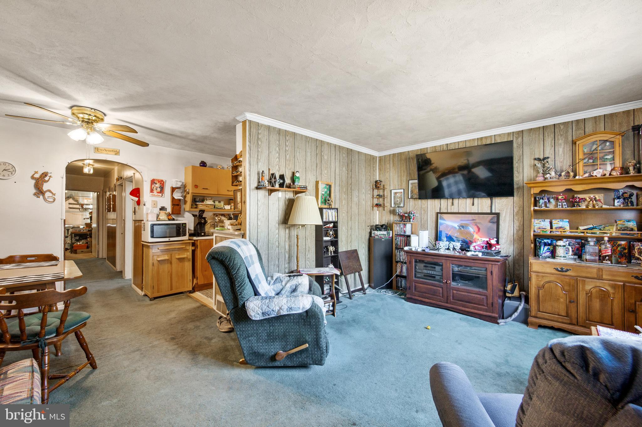 209 Ridley Avenue Folsom, PA 19033 - Photo 3 of 30 Living Room