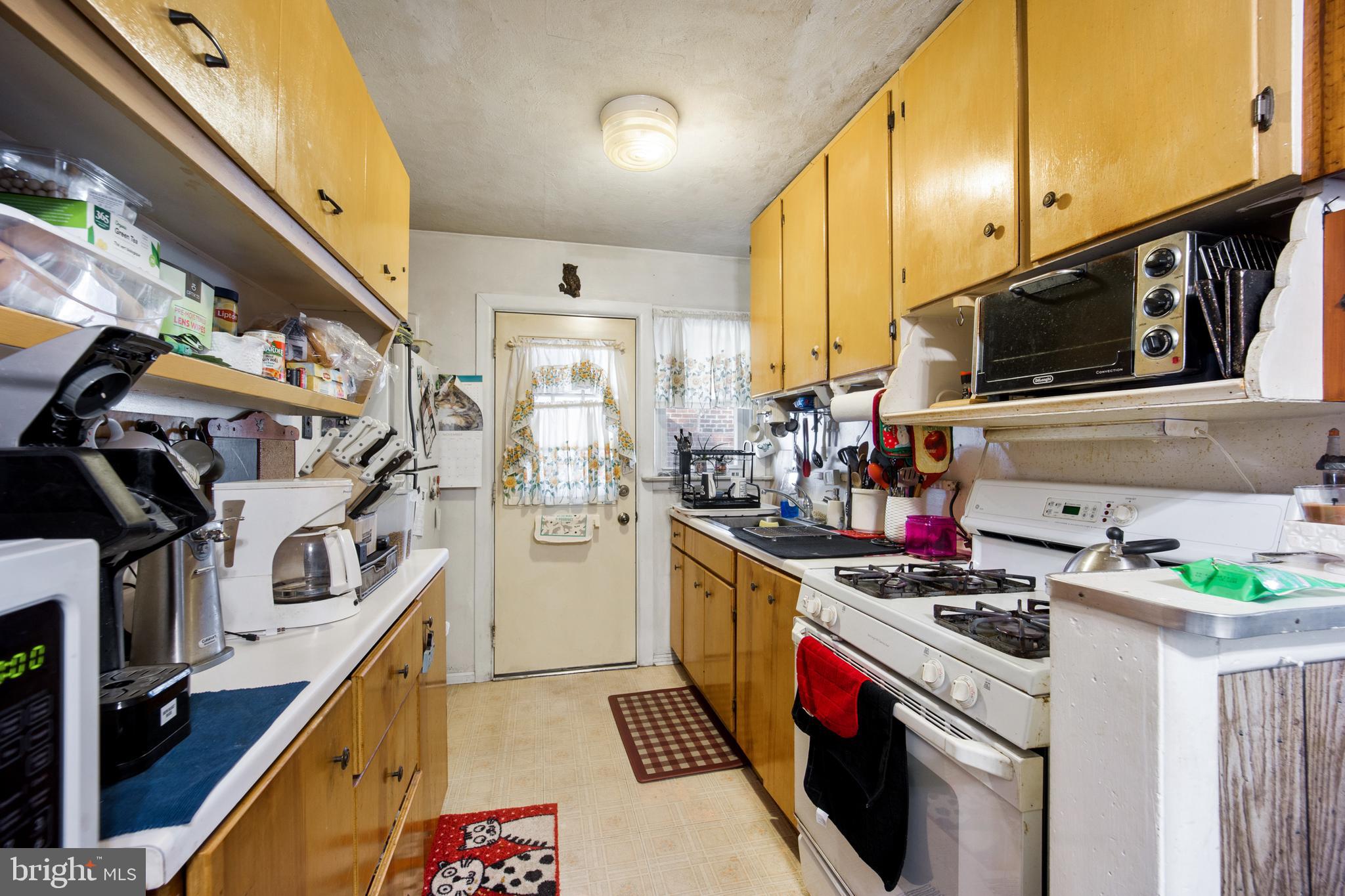 209 Ridley Avenue Folsom, PA 19033 - Photo 8 of 30 Kitchen